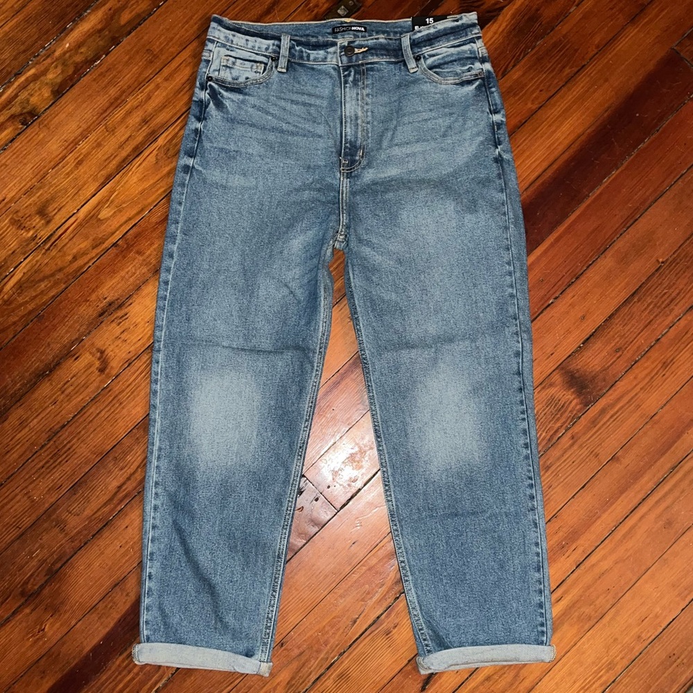 Fashion Nova medium wash mom jeans, size women’s 15